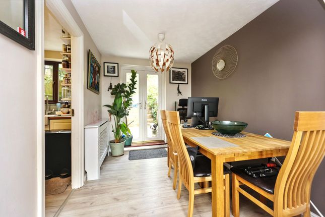 80 Garratts Way, High Wycombe photo 3