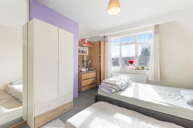 22A, Rose Avenue, Morden photo 3