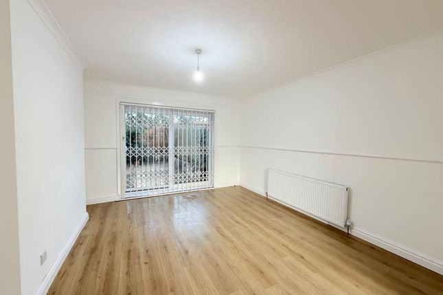 1, Burnfield Road, Manchester photo 4