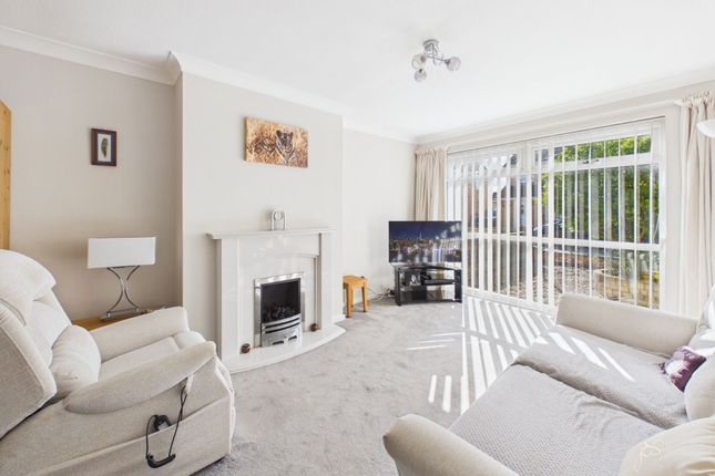 26 Loxley Green, Hull photo 3