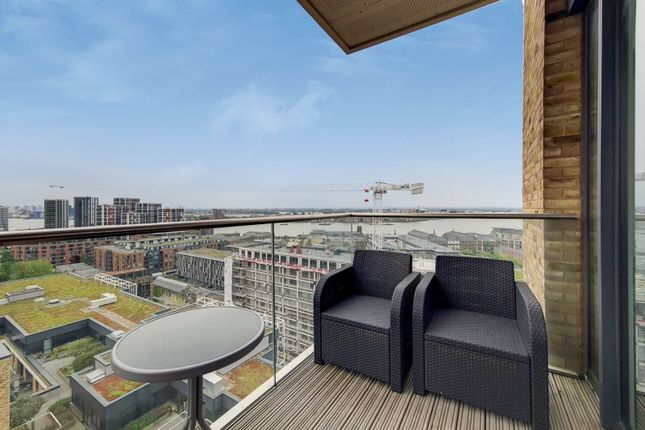 Flat to rent in Victory Parade, Woolwich, London