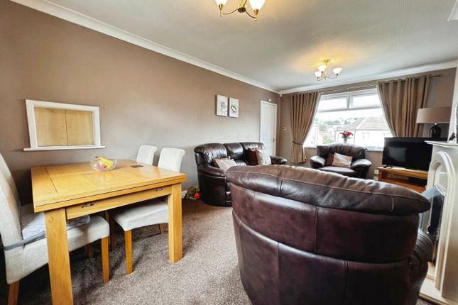 43, Grove House Crescent, Bradford photo 4