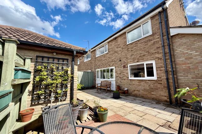 12, Eglinton Avenue, Guisborough photo 3