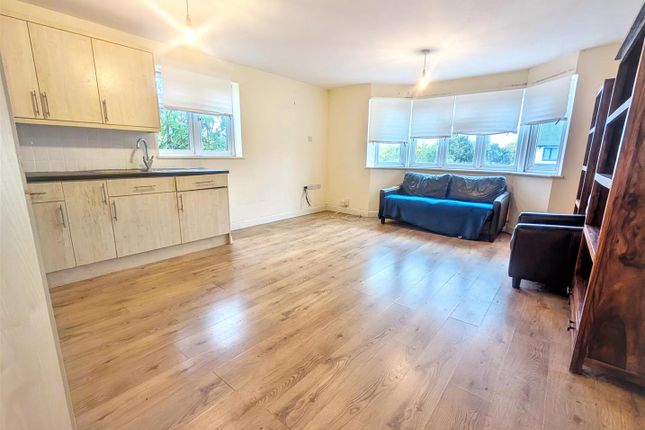 Tolpits Lane, Watford photo 4