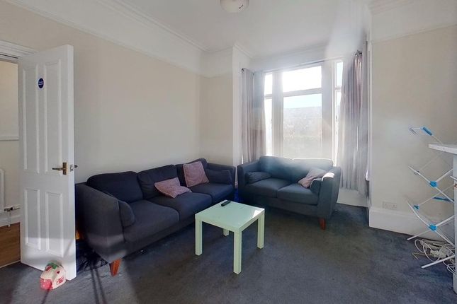 44 St Michaels Road, Leeds photo 2