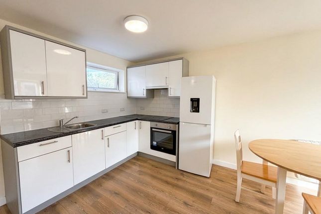 Flat 20, Brunel House, Harrow Road, London photo 4