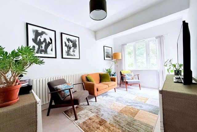 14, Hinchley Close, Surrey photo 4