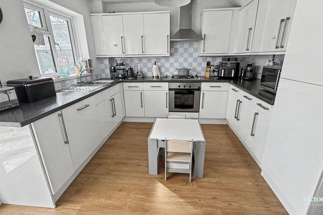 8, Deer Park, Ivybridge photo 4