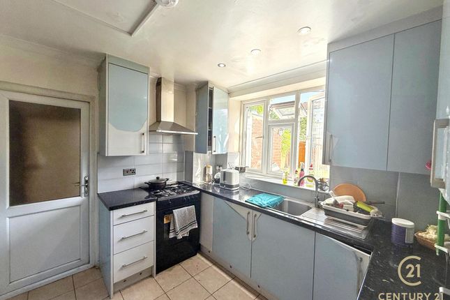 15, Norman Crescent, HOUNSLOW photo 4