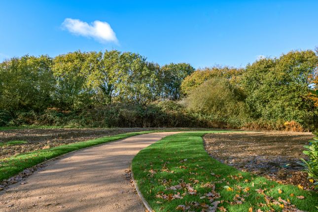 10, Clavering Walk, Cooden, Bexhill photo 2
