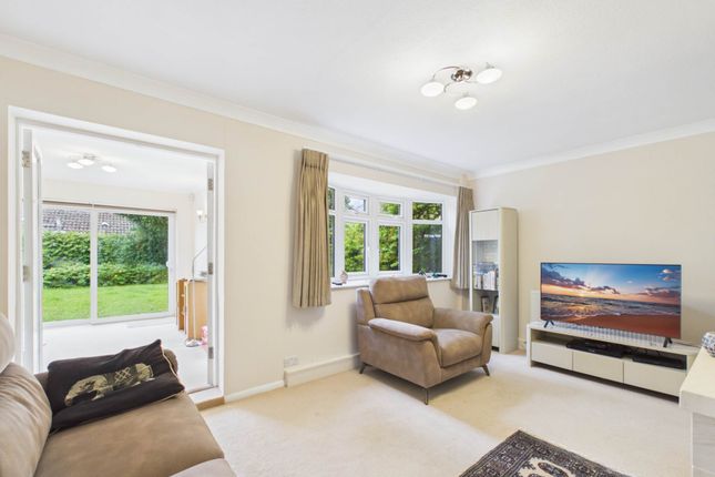 19, Wykeham Way, Aylesbury photo 3