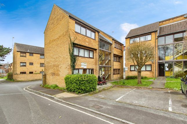 Thumbnail Flat for sale in Ivel Court, Yeovil