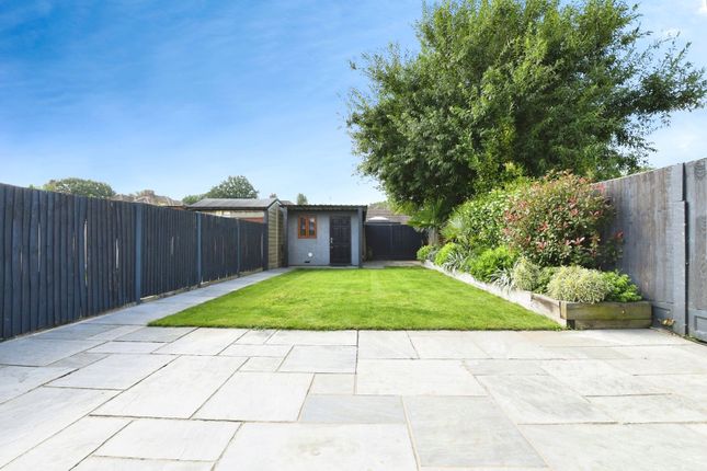 27, Byron Road, Essex photo 2