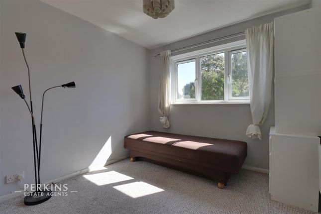 4, Cubitt Square, Southall photo 3