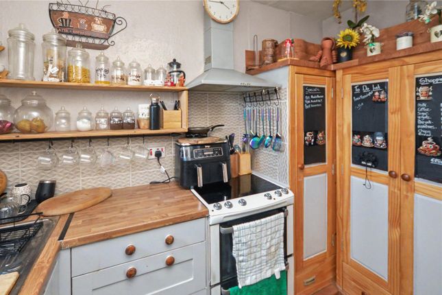 27, Newhall Green, Leeds photo 4