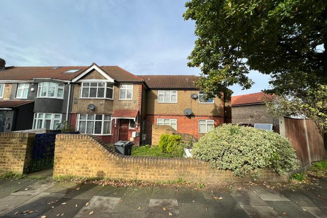 Thumbnail Semi-detached house to rent in Chaucer Avenue, Hounslow