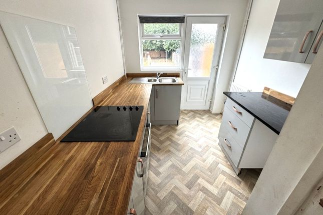 19 Dartmouth Avenue, Willenhall photo 4