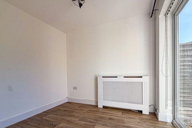 9, Severn Drive, Taunton photo 4