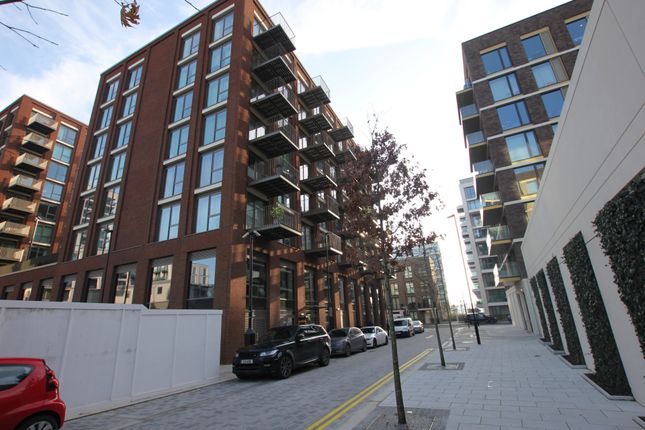 Flat to rent in Pendant Court, Shipwright Street, Beckton Royal Wharf