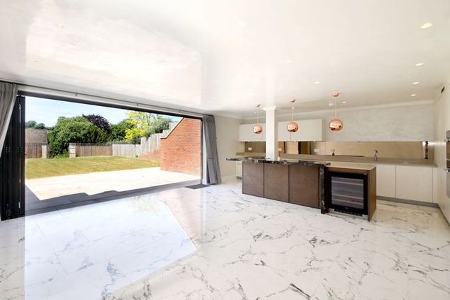 Constantin House, Wash Hill Lea, Wooburn Town photo 3