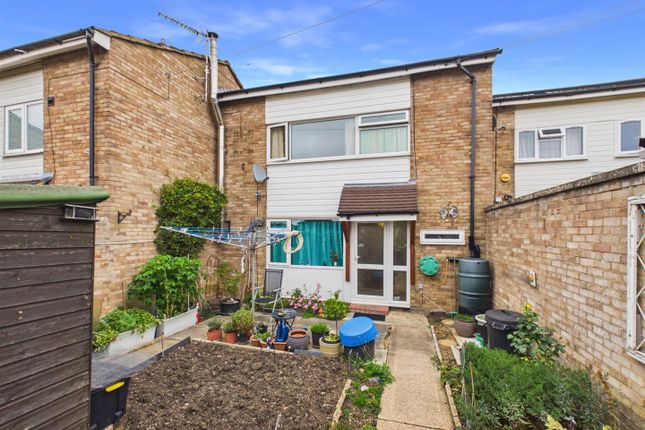3, Dalston Close, Aylesbury photo 2