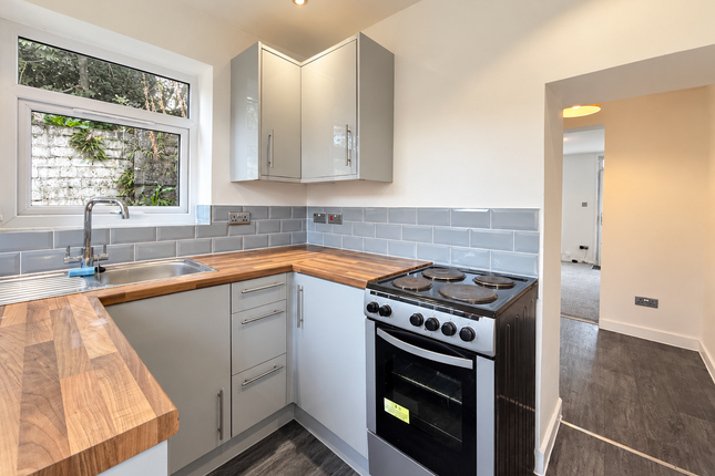 59 Cardiff Road, Aberdare photo 5