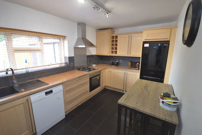 16 Lulworth Drive, Romford photo 3