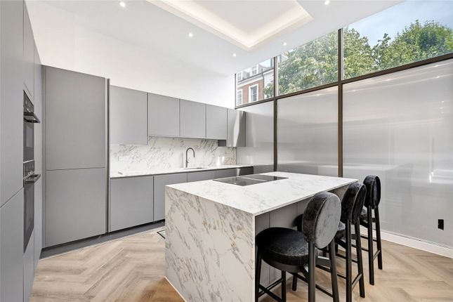 Apartment 002,, Russell Gardens, London photo 3