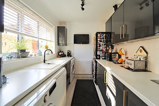 Seaview Road, Canvey Island photo 3