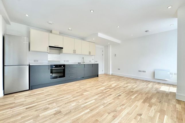 Flat 6 722 North Gate House Seven Sisters Road, LONDON photo 3