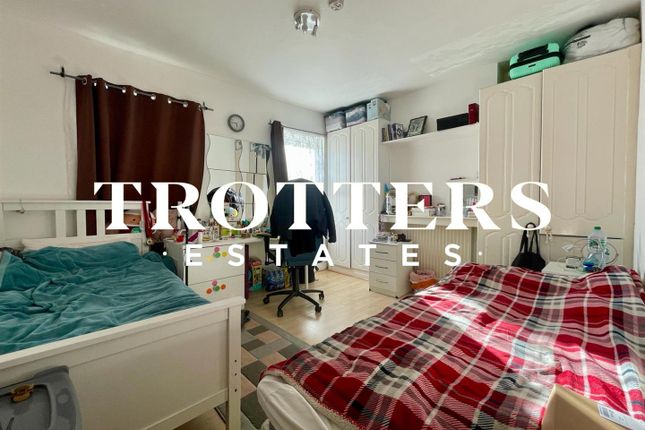 Terraced house to rent in Chelmsford Road, London