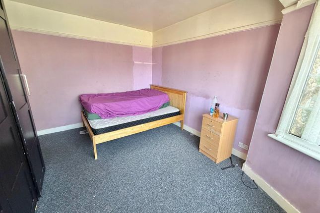 33, Lamorna Grove, Stanmore photo 4