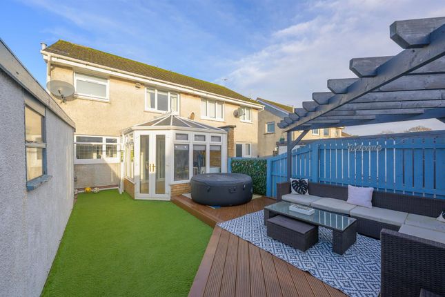 93, Glenburn Gardens, Whitburn photo 4