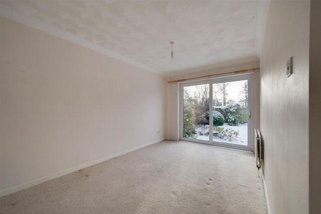 32 Selkirk Drive, Crewe photo 4