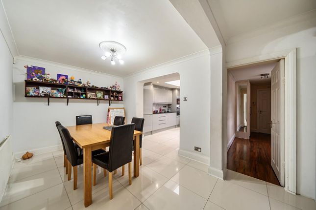 15, Westleigh Gardens, Edgware photo 4