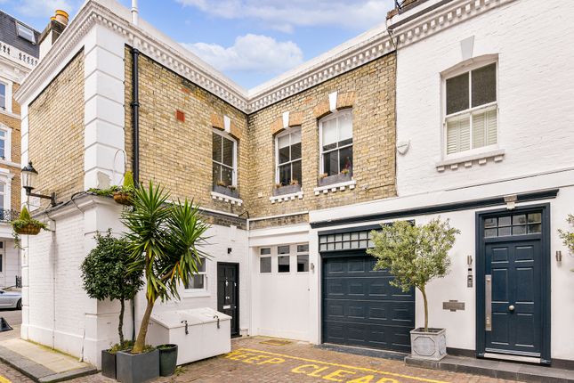 Flat for sale in Spear Mews, London