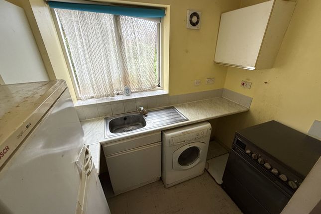 35, Chartwell Close, Greenford photo 3