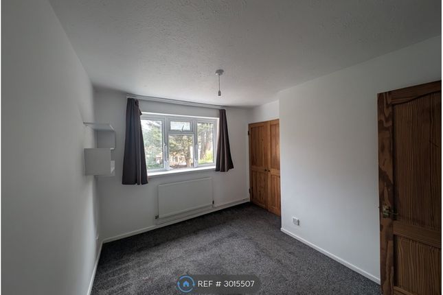 Holden Close, Dagenham photo 5