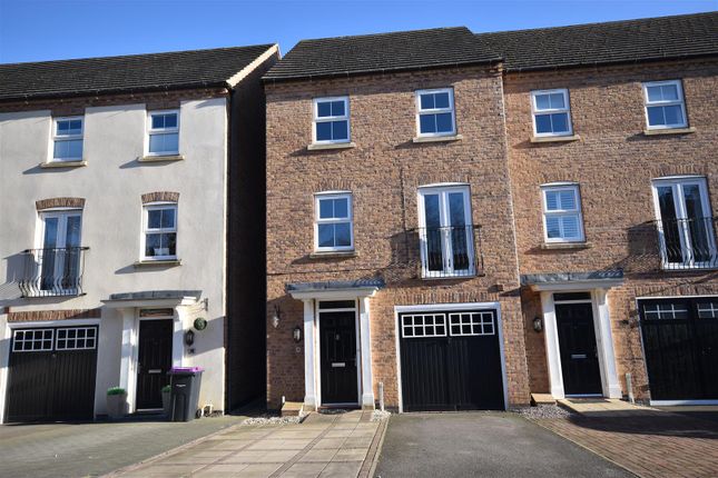 End terrace house for sale in Renfrew Drive, Greylees, Sleaford