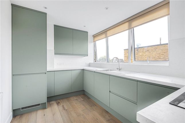 Maisonette for sale in Hannay Walk, London