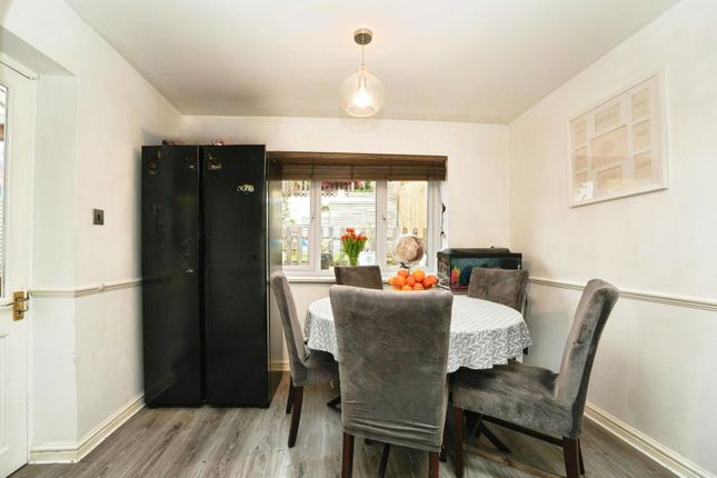 117, Bearlands, Gloucestershire photo 4