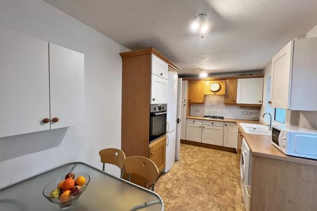 9, Huntingfield Way, Egham photo 3