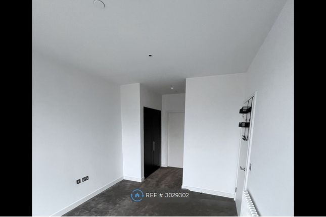 Flat, Grantham House Botanic Square, London photo 4