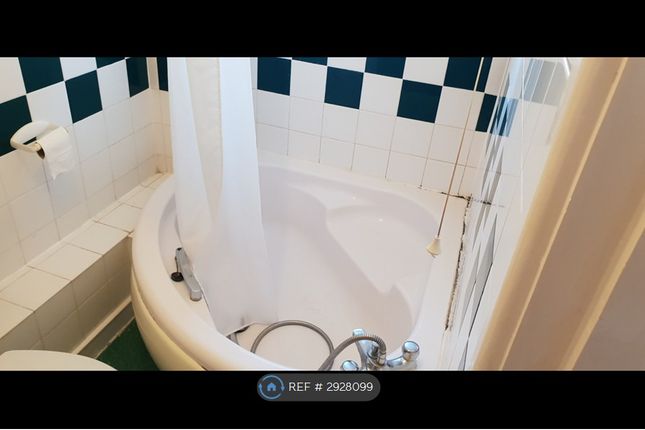 Parkside Crescent, London photo 4