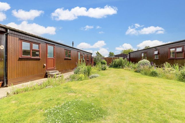 2-bed caravan on The Elms Retirement Park, Torksey, £100,000