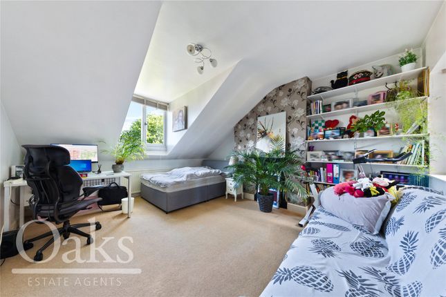 Flat for sale in Streatham Common North, London