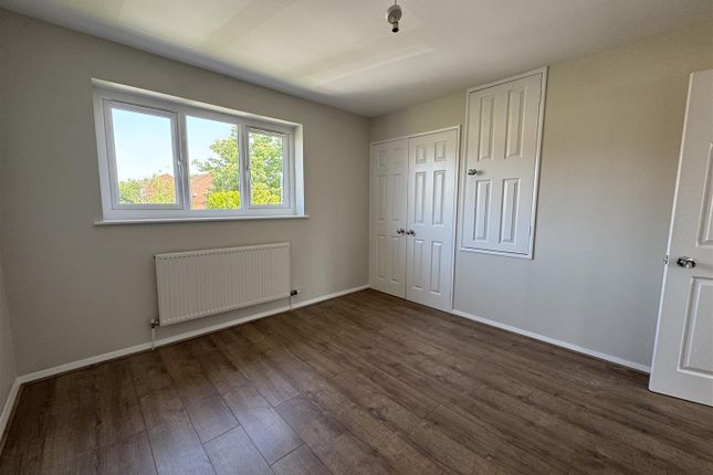 21, Webbs Wood, Swindon photo 3
