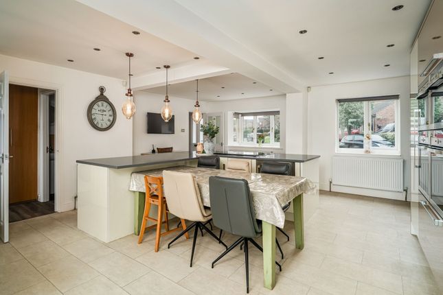 26 Paddock Drive, Drighlington photo 3