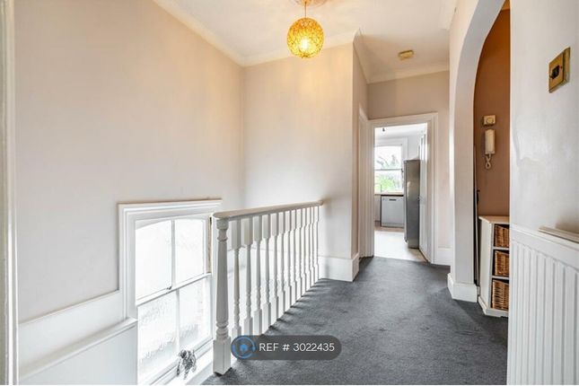 Flat  B Selborne Road, Hove photo 4