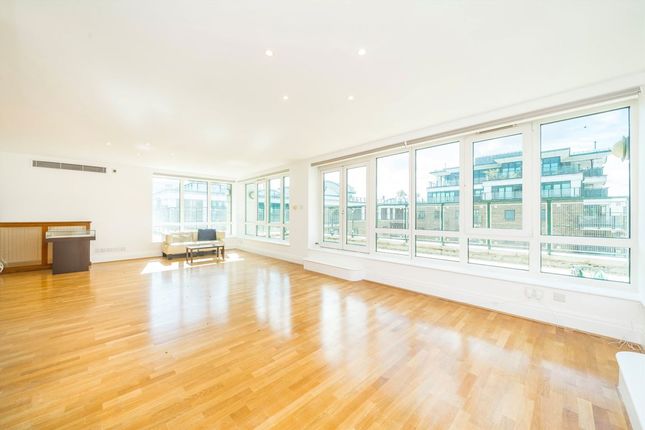 Flat 193, Warren House, Beckford Close, London photo 3